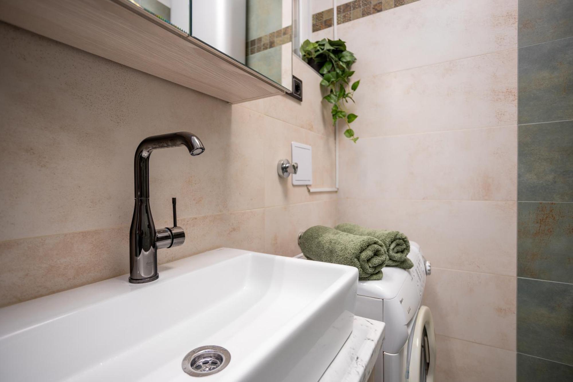 Relax Apartment By The Parliament بودابست المظهر الخارجي الصورة
